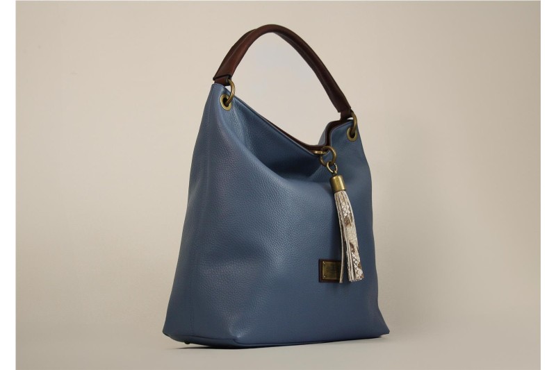 Bolso Hobo de Hombro en Color Cuero con Detalle de Borla