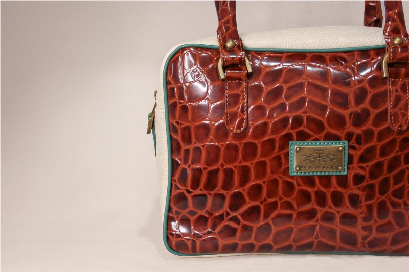 BOLSO MISCELANEA VIVIANE CUERO 2