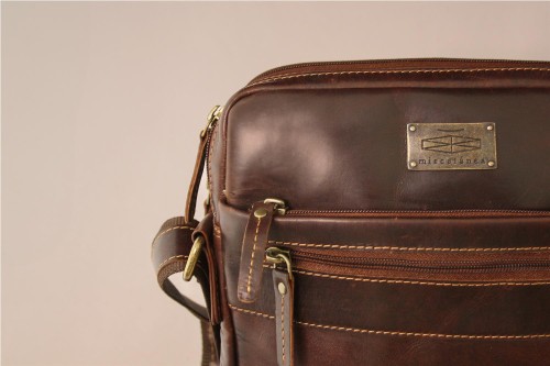 BOLSO MISCELANEA TABLET MARRON