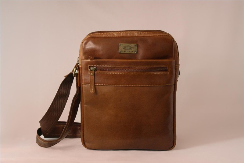 BOLSO MISCELANEA TABLET COGNAC