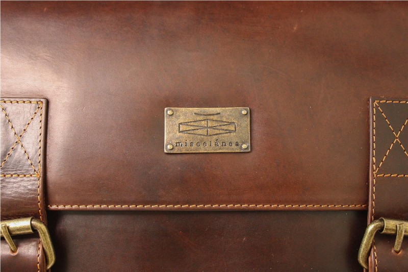 BOLSO MISCELANEA TABLET MARRON 2