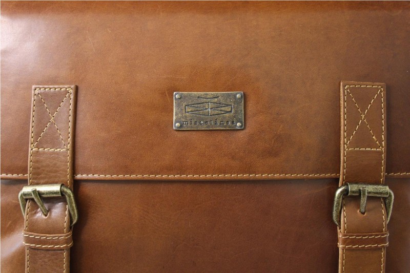 BOLSO MISCELANEA TABLET COGNAC