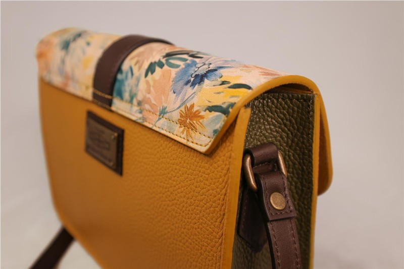 BOLSO MISCELANEA CECILE MOSTAZA