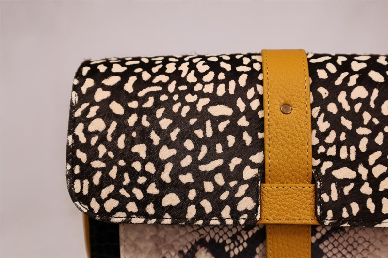 BOLSO MISCELANEA CECILE MOSTAZA