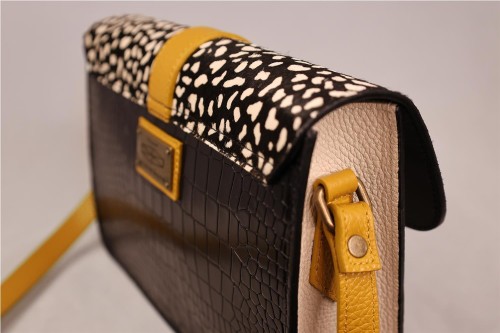 BOLSO MISCELANEA CECILE MOSTAZA