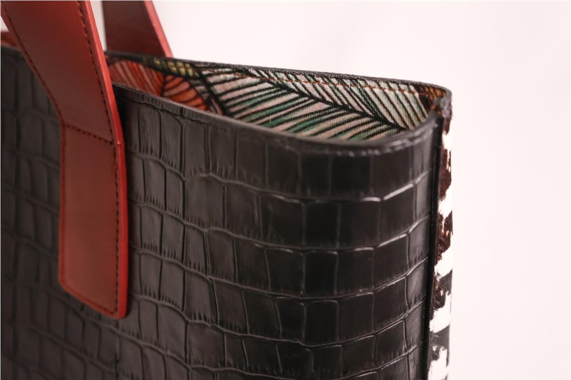 BOLSO MISCELANEA YOLANTHE PATA GALLO