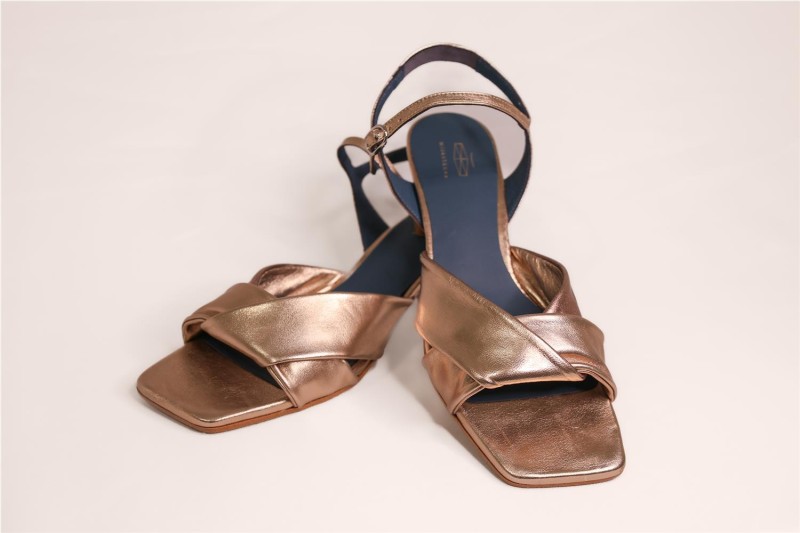 ZAPATOS MISCELANEA ORO