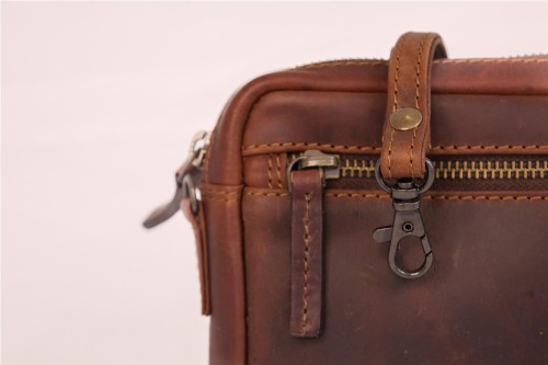 BOLSO MANO MISCELANEA CUERO