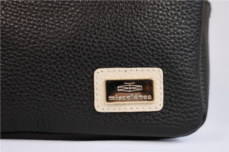 Bolso Bandolera Miscelánea de Piel: Estilo y Sofisticación Compacta 2