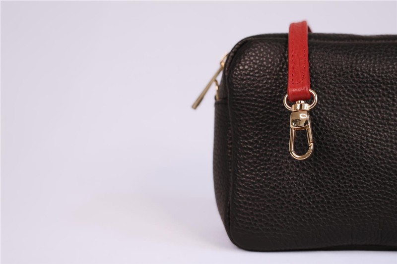 Bolso Bandolera Miscelánea de Piel: Estilo y Sofisticación Compacta