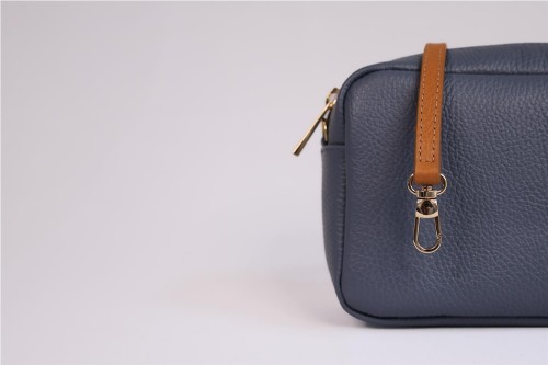 Bolso Bandolera Miscelánea de Piel: Estilo y Sofisticación Compacta
