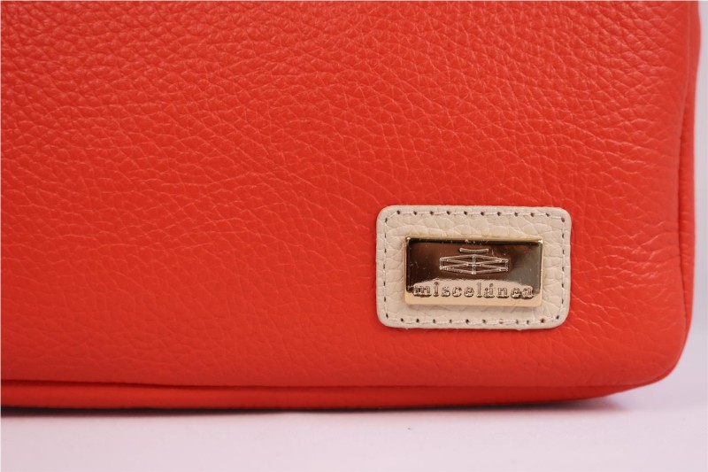 Bolso Bandolera Miscelánea de Piel: Estilo y Sofisticación Compacta