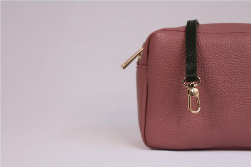 Bolso Bandolera Miscelánea de Piel: Estilo y Sofisticación Compacta