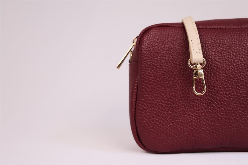 Bolso Bandolera Miscelánea de Piel: Estilo y Sofisticación Compacta