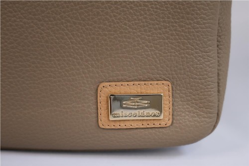 Bolso Bandolera Miscelánea de Piel: Estilo y Sofisticación Compacta