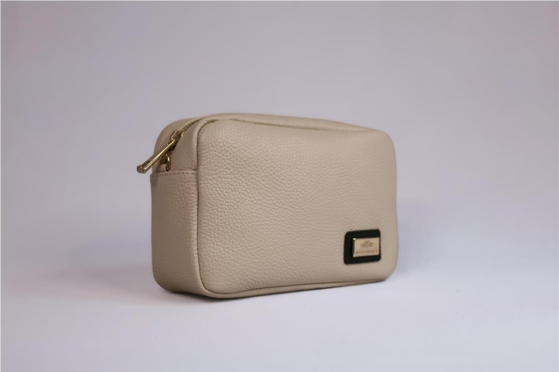 Bolso Bandolera Miscelánea de Piel: Estilo y Sofisticación Compacta