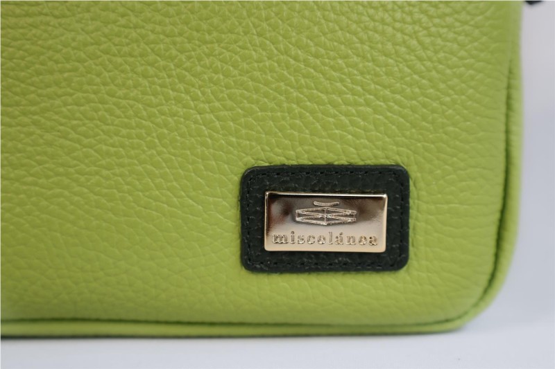 Bolso Bandolera Miscelánea de Piel: Estilo y Sofisticación Compacta